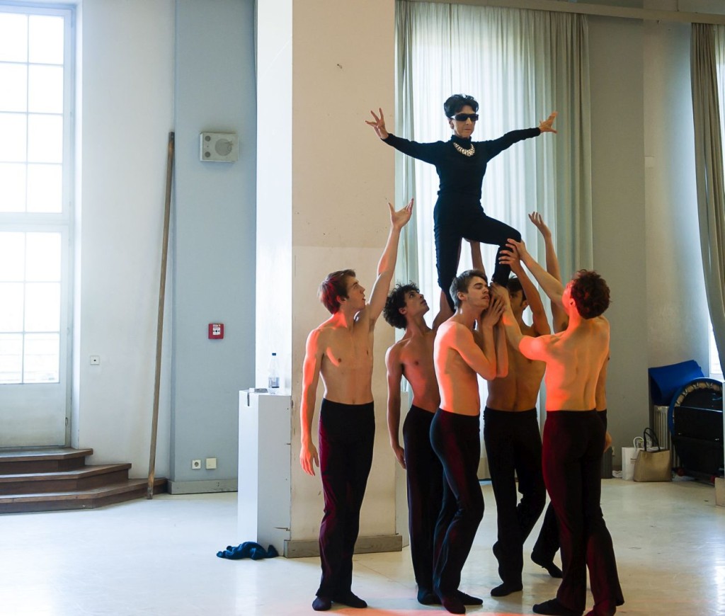 7. G.Tsinguirides and dancers of the Stuttgart Ballet, Stuttgart Ballet © R.Novitzky 2015