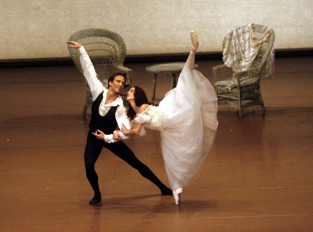 2. J.Jelinek and B.Breiner, “Lady of the Camellias” by J.Neumeier, Stuttgart Ballet © U.Beuttenmüller