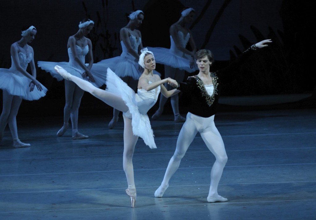 1. A.Somova, V.Shklyarov and ensemble, “Swan Lake” by K.Sergeyev after M.Petipa and L.Ivanov, Maryinsky Ballet © V.Baranovsky