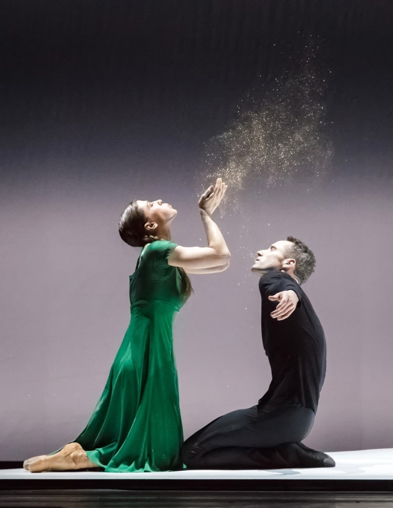 2. C.Richardson and F.Voranger, “Tristan + Isolde” by D.Dawson, Semperoper Ballet Dresden © I.Whalen 
