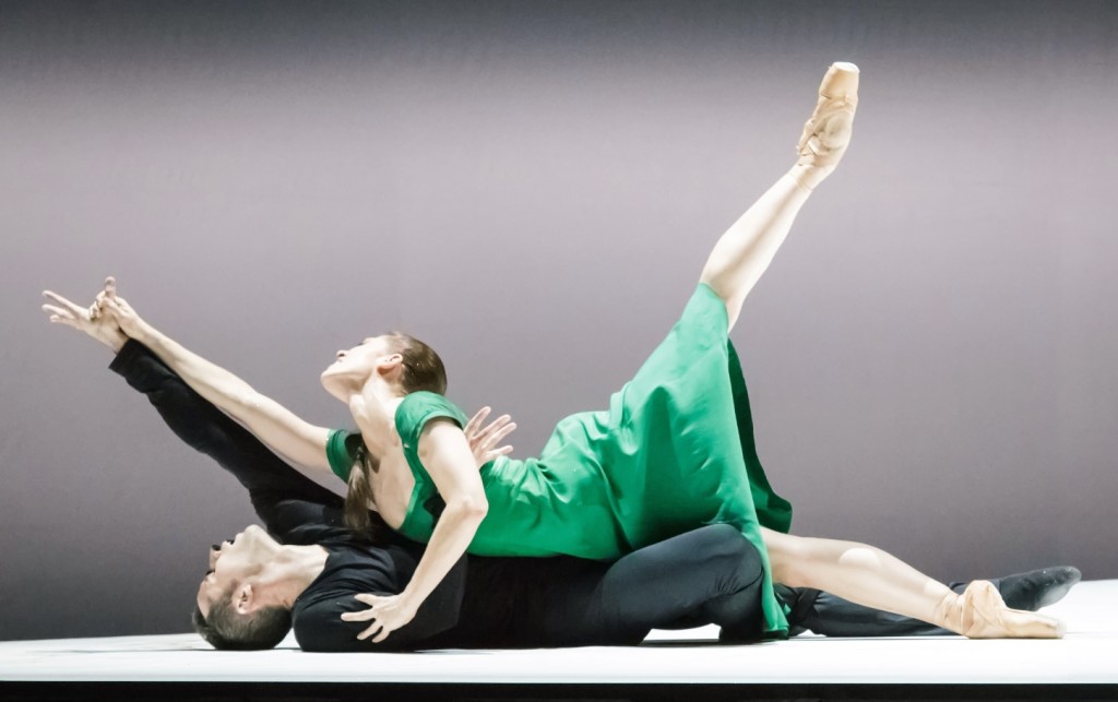 1. C.Richardson and F.Voranger, “Tristan + Isolde” by D.Dawson, Semperoper Ballet Dresden © I.Whalen 