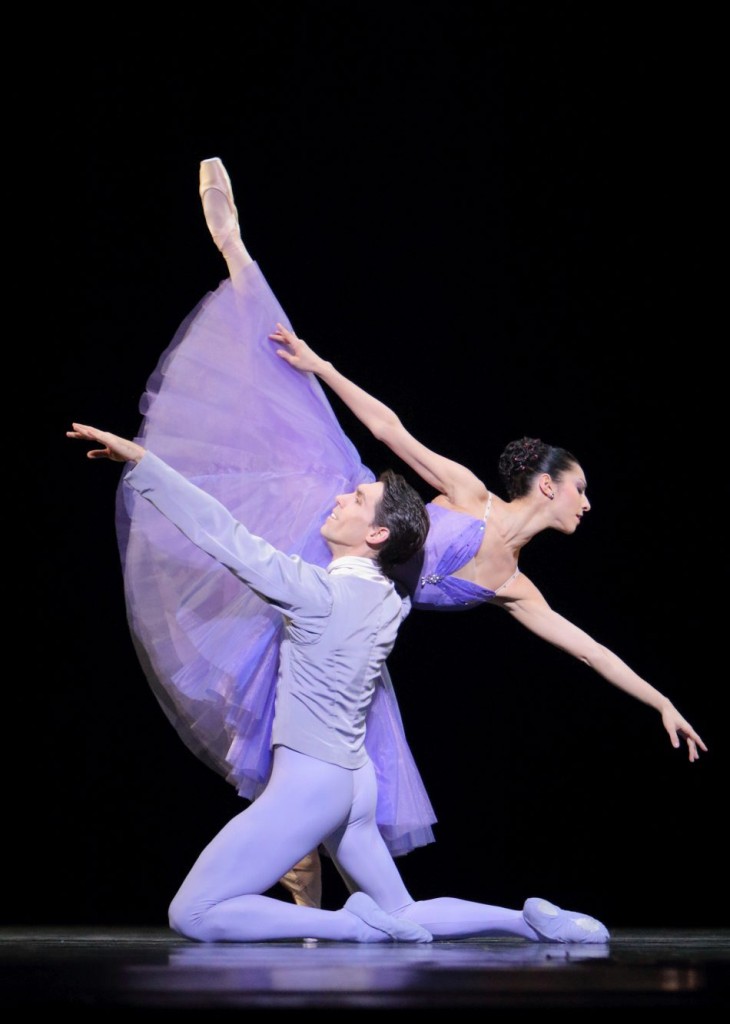 5. I.Amista and Javier Amo, “In the Night” by J.Robbins, Bavarian State Ballet © W.Hösl 