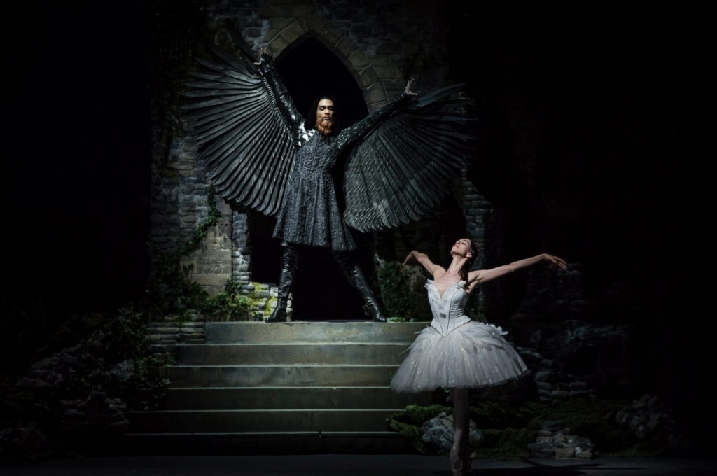 6. M.Renard and V.Kapitonova, “Swan Lake” by M.Petipa and L.Ivanov with additional choreography by A.Ratmansky, Ballet Zurich 