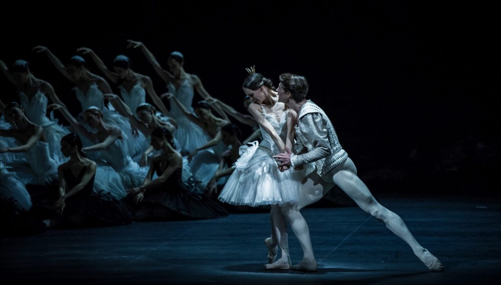 4. V.Kapitonova, A.Jones and ensemble, “Swan Lake” by M.Petipa and L.Ivanov with additional choreography by A.Ratmansky, Ballet Zurich and Junior Ballet Zurich
