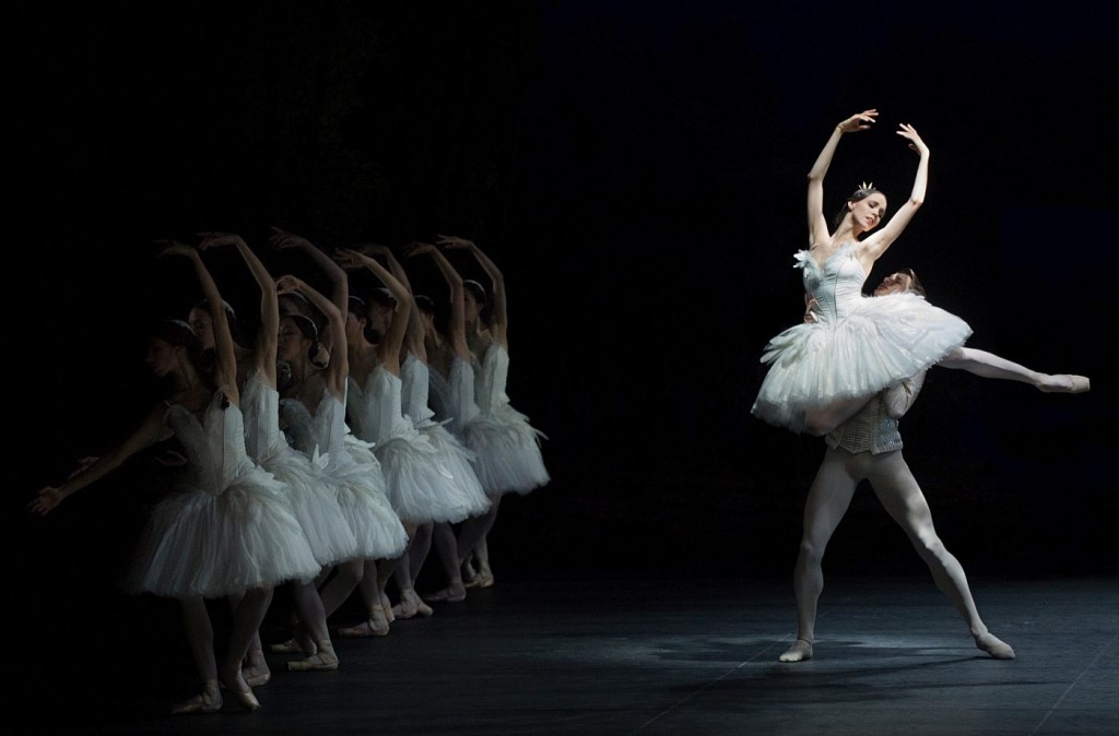 18. V.Kapitonova, A.Jones and ensemble, “Swan Lake” by M.Petipa and L.Ivanov with additional choreography by A.Ratmansky, Ballet Zurich and Junior Ballet Zurich