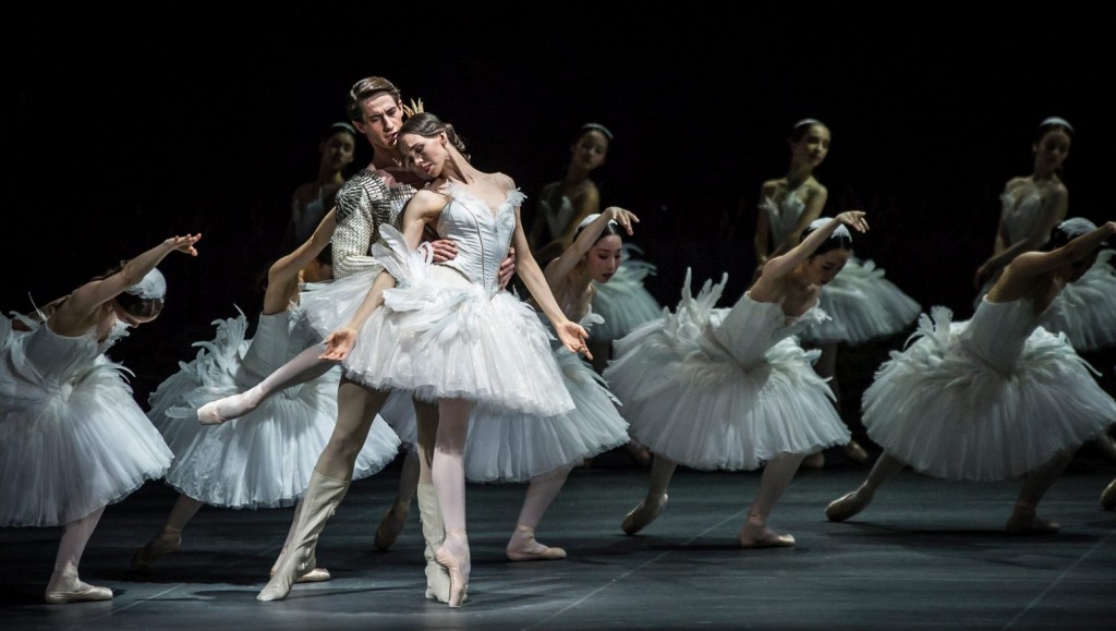 19. V.Kapitonova, A.Jones and ensemble, “Swan Lake” by M.Petipa and L.Ivanov with additional choreography by A.Ratmansky, Ballet Zurich and Junior Ballet Zurich