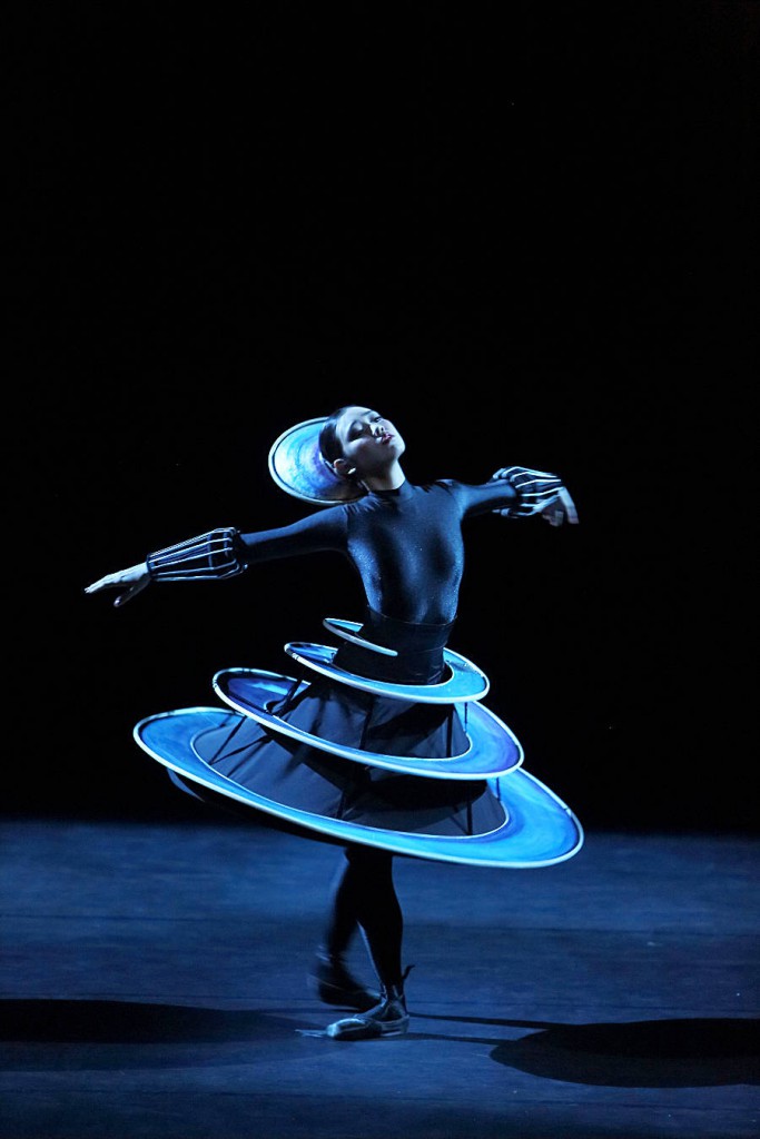 12. The Triadic Ballet by Gerhard Bohner, Spiral, Nagisa Hatano, copyright W.Hösl 