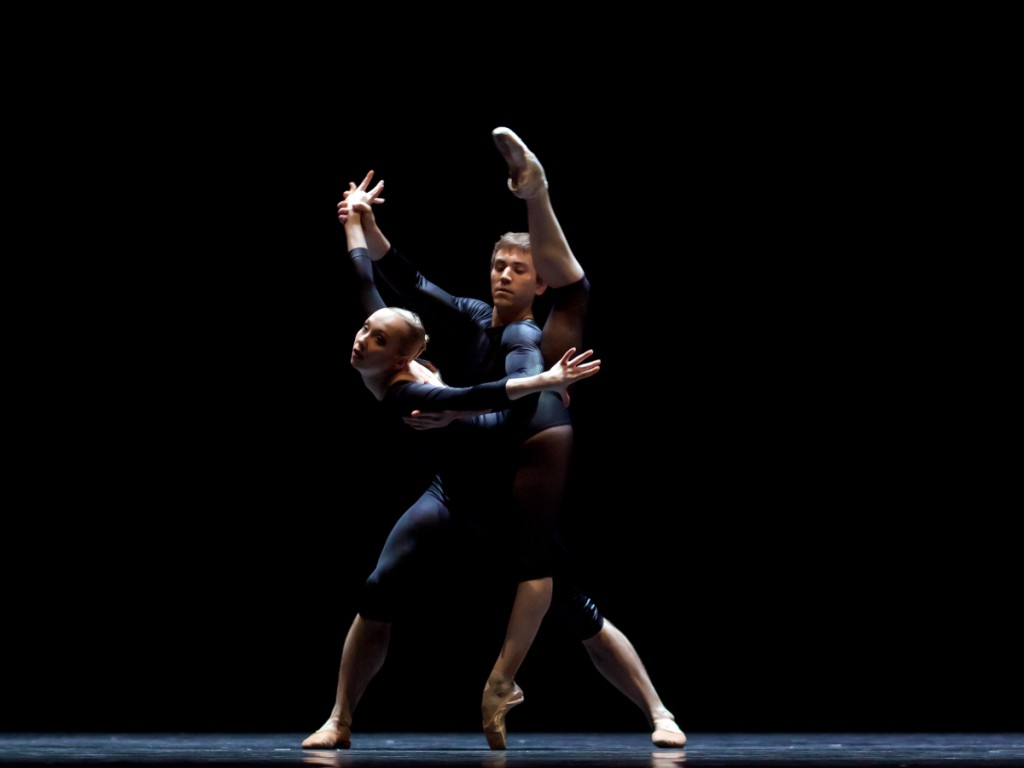 13. A.Merkulova and J.Vallejo, “New Sleep” pas de deux of “New Suite” by W.Forsythe, Semperoper Ballet © C.Radu 2015