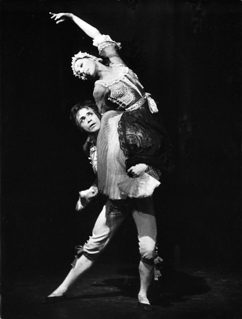 17. Persephone Samaropoulo and Fred Howald, Le Baiser de la Fée by John Neumeier, 1972, copyright Günther Englert, Frankfurt