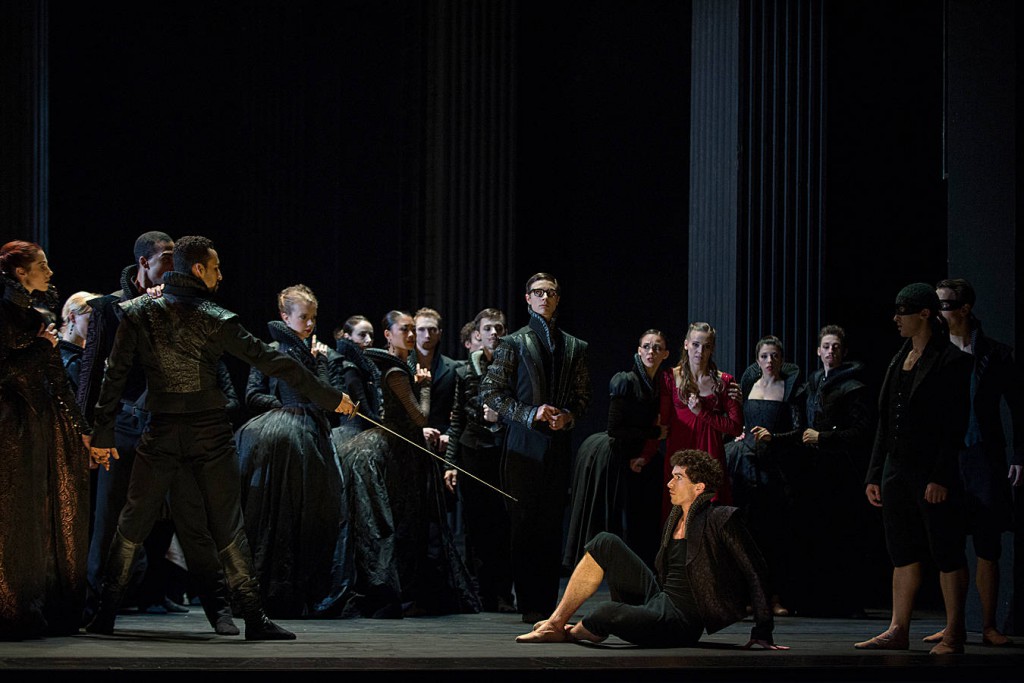 2. Cristian Alex Assis, William Moore and ensemble, Romeo and Juliet by Christian Spuck, Ballet Zurich