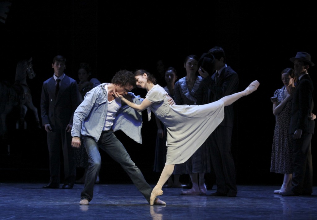 2. C.Jung, A.Cojocaru and ensemble, “Liliom” by J.Neumeier, Hamburg Ballet © H.Badekow 2015