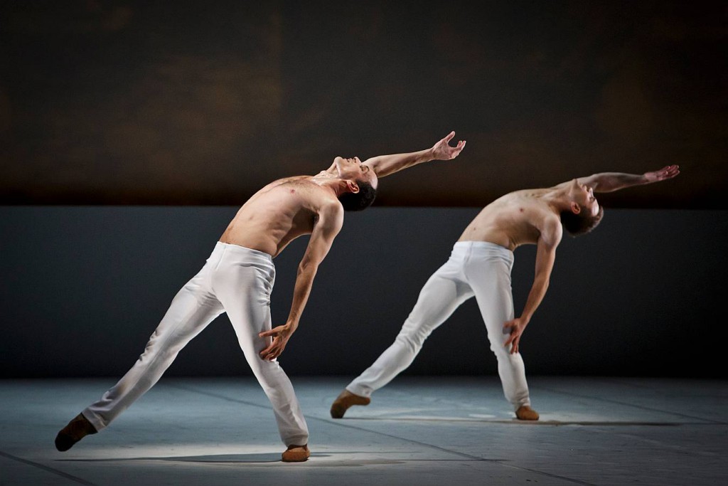 3. O.Bubenicek and J.Vallejo, Le Souffle de l Esprit, Les Ballets Bubenicek, Prague, photo Martin Divisek 