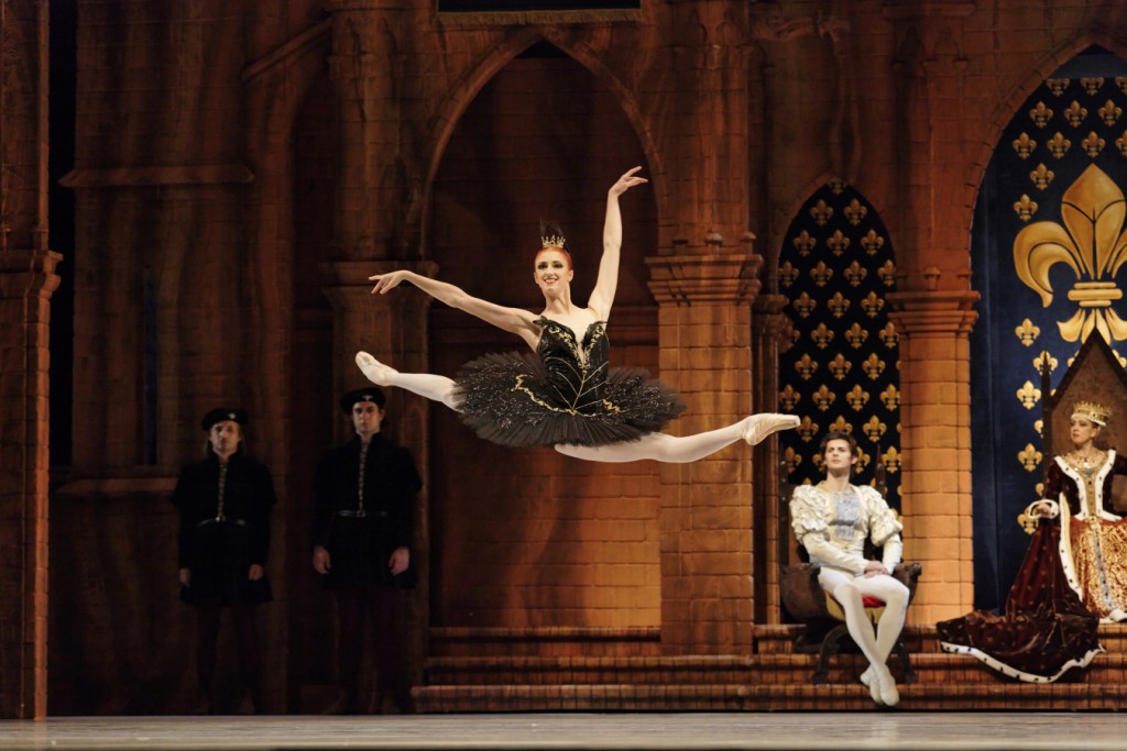 24. E.Vostrotina and ensemble, “Swan Lake” by A.S.Watkin, Semperoper Ballet © C.Radu 2015