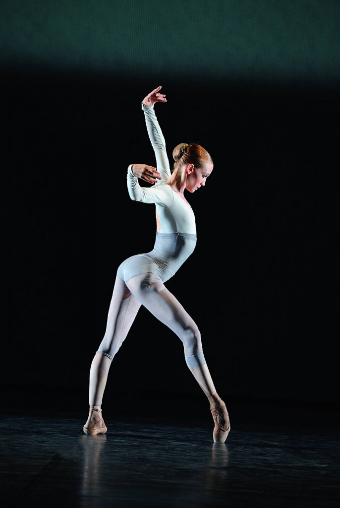 2. Alicia Amatriain, Miniatures by Douglas Lee, Stuttgart Ballet, photo Stuttgart Ballet