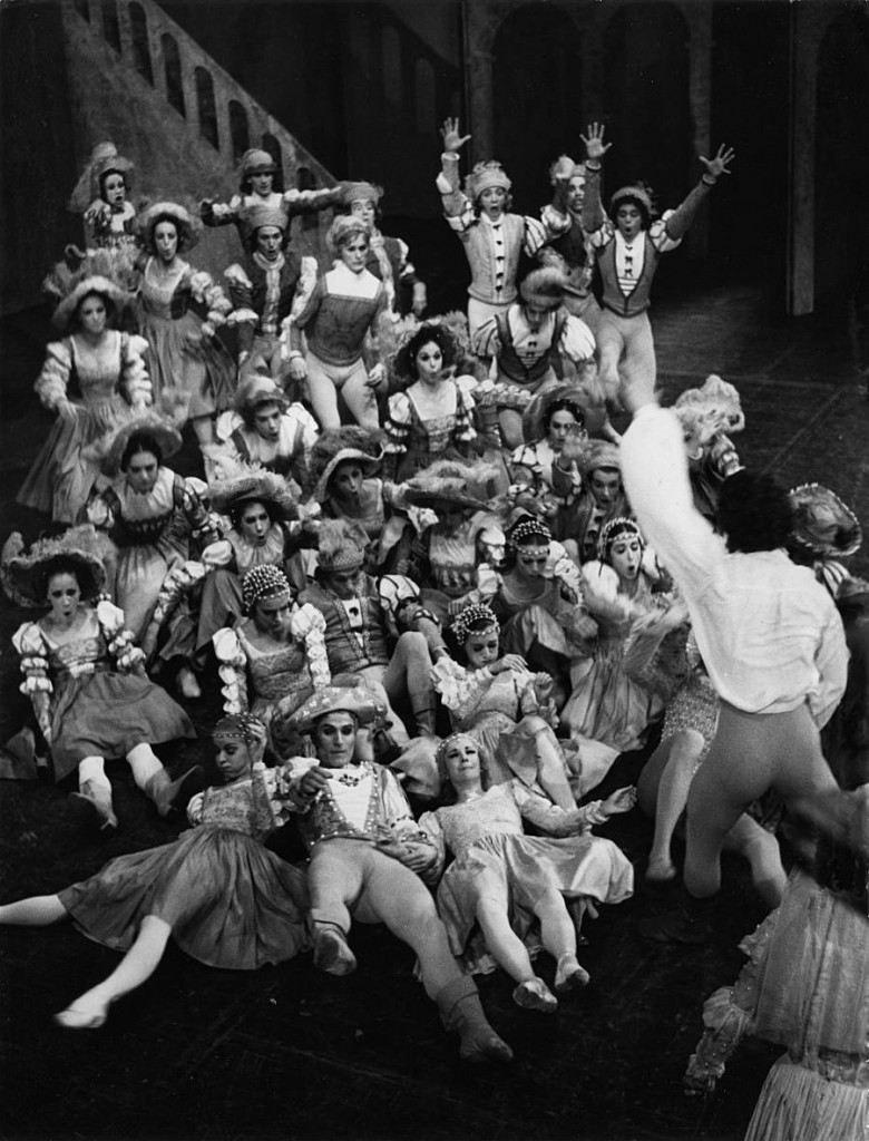 3. Richard Cragun and ensemble, world premiere of J.Cranko's The Taming of the Shrew in 1969, Stuttgart Ballet, copyright Hannes Kilian