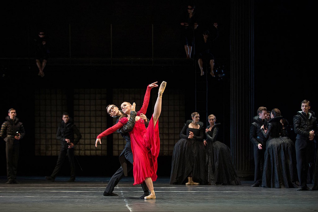 3. Jan Casier, Katja Wünsche and ensemble, Romeo and Juliet by Christian Spuck, Ballet Zurich