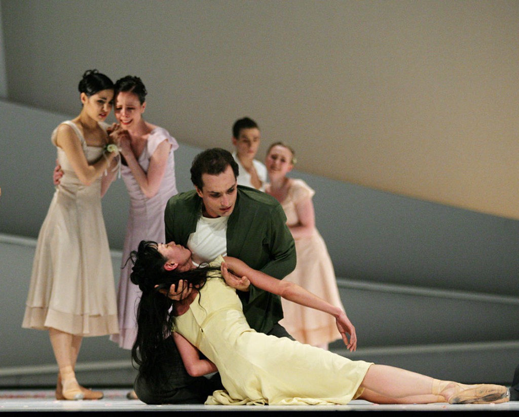 5. Y.Takeshima, J.Bubenicek and ensemble, Giselle by David Dawson, Semperoper Ballet 