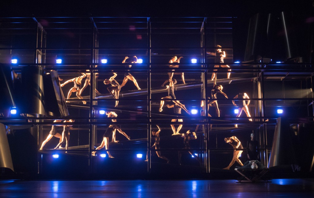 7. M.Banzhaf and ensemble, “Multiplicity. Forms of Silence and Emptiness” by N.Duato, State Ballet Berlin © F.Marcos 2015