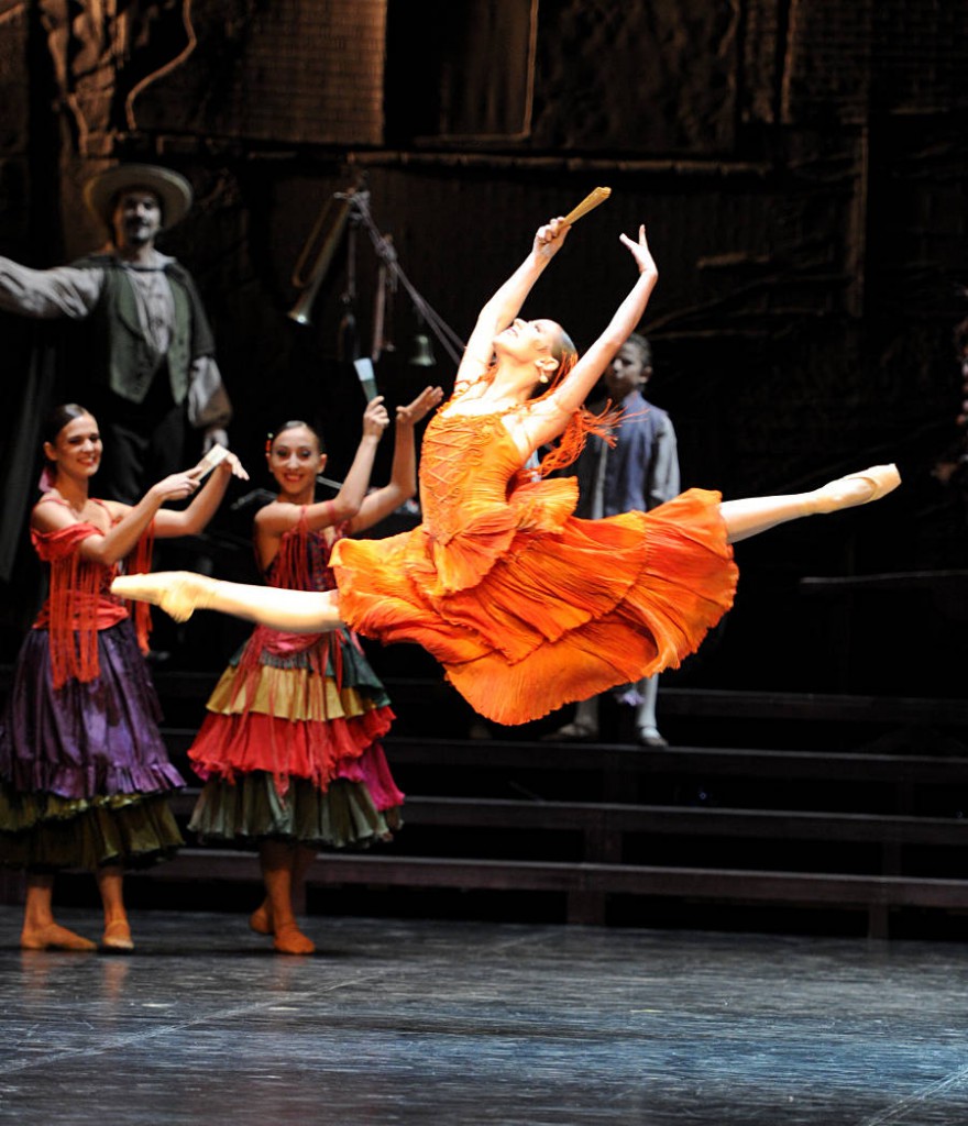 7. Elisa Badenes and ensemble, Don Quixote by Maximilano Guerra, Stuttgart Ballet, photo Stuttgart Ballet