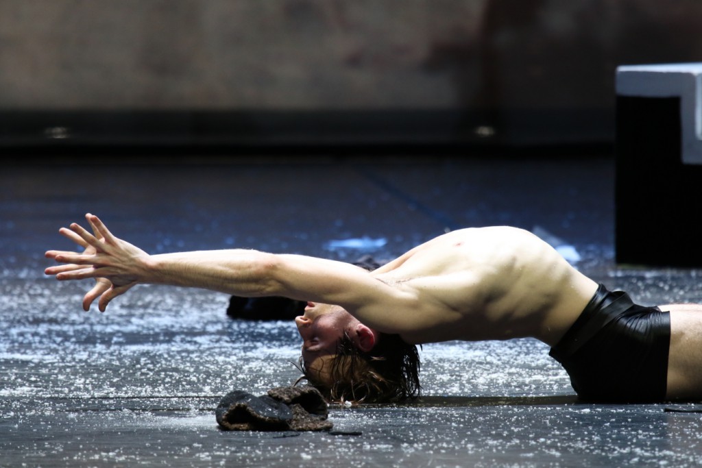 9. A.Martínez, “Winterreise” by J.Neumeier, Hamburg Ballet © H.Badekow 2015