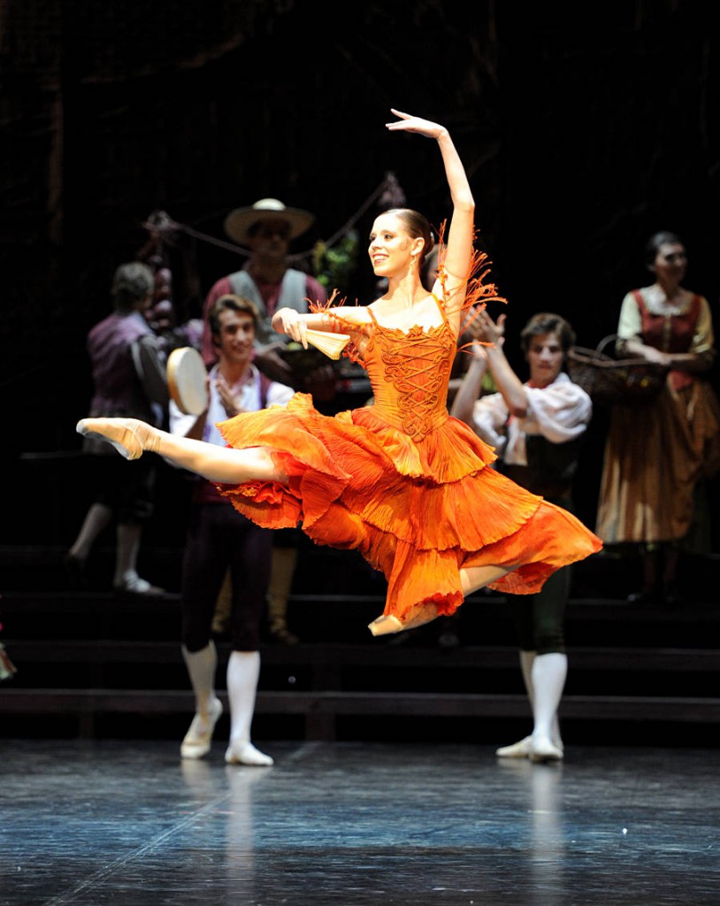 8. Elisa Badenes and ensemble, Don Quixote by Maximilano Guerra, Stuttgart Ballet, photo Stuttgart Ballet