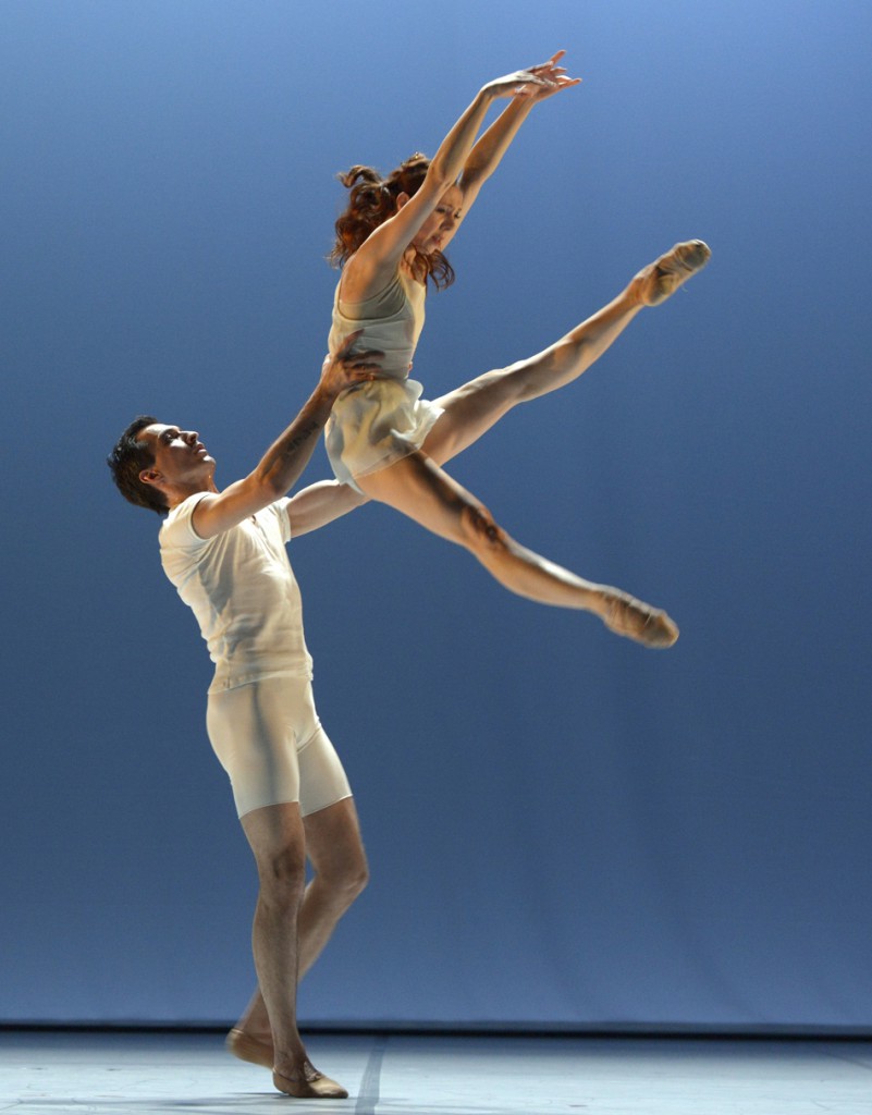 9. M.Radjapov and M.Fotescu-Uta, “Closer” by B.Millepied, Ballet Dortmund © B.Stöß 2015