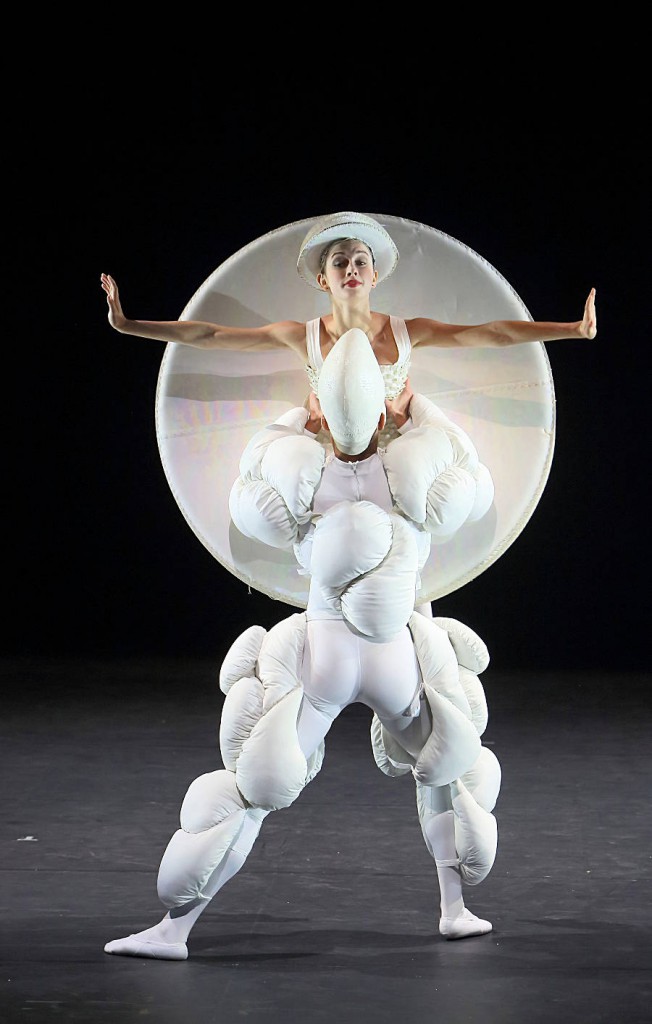 9. The Triadic Ballet by Gerhard Bohner, Harlequin and Pearl Skirt, Losada,  Scetinina, copyright W.Hösl 