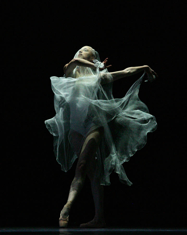 8. Elena Vostrotina, Giselle by David Dawson, Semperoper Ballet 