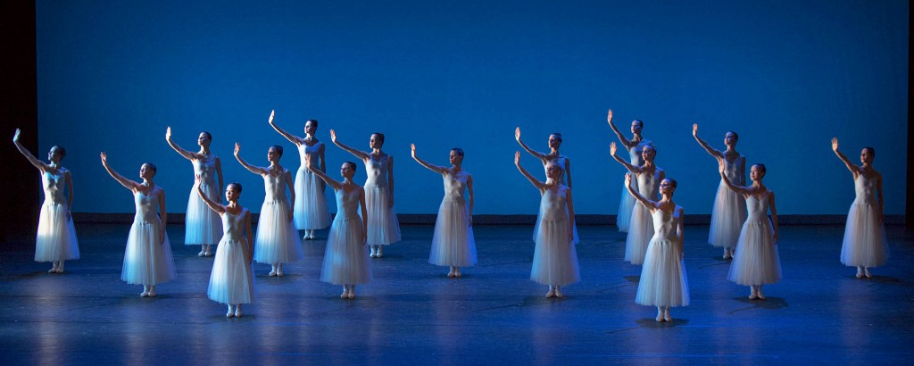 1. Ensemble, "Serenade" by G.Balanchine, (c) The George Balanchine Trust, photo G.Weigelt 