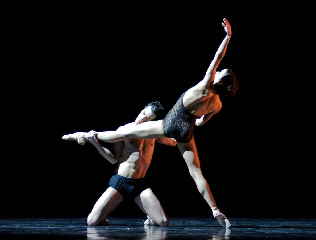 7. R.Queiroz and A.Kuyler, “Sibelius for B.” by T.Bordin, State Ballet Karlsruhe © J.Klenk 2014