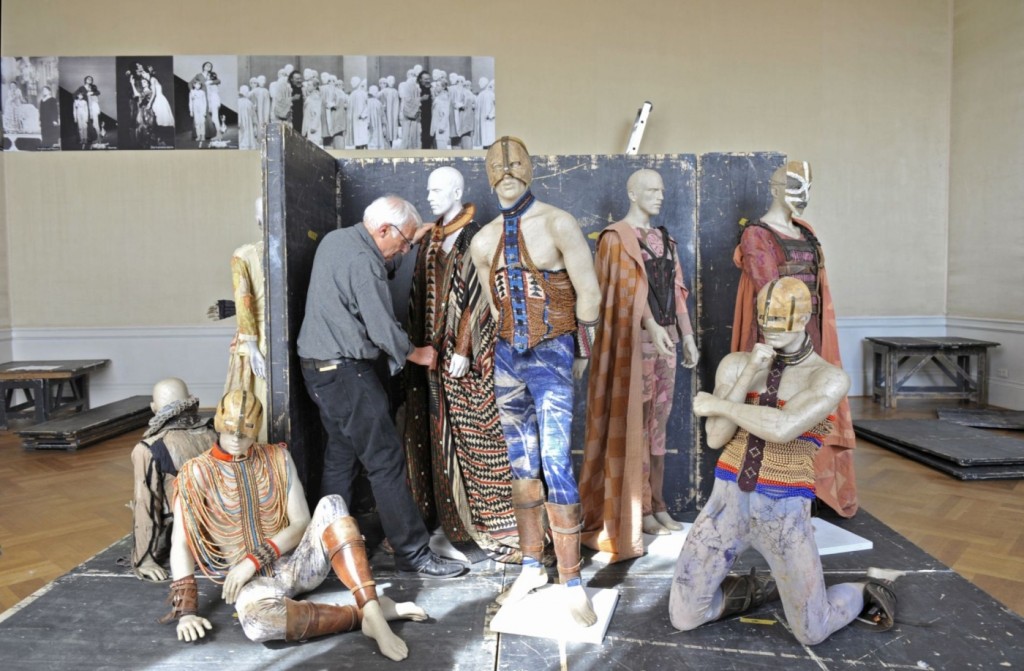 12. J.Rose preparing costumes of “Troilus and Cressida”; D.Dorn, director; Kammerspiele Munich 1986 © L.Schöneck 2015