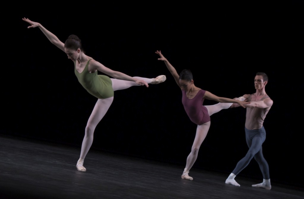 6. N.Guth, S.-Y.Kim and P.Calderone, “Moves” by J.Robbins © The Jerome Robbins Rights Trust, Ballett am Rhein © G.Weigelt 2015