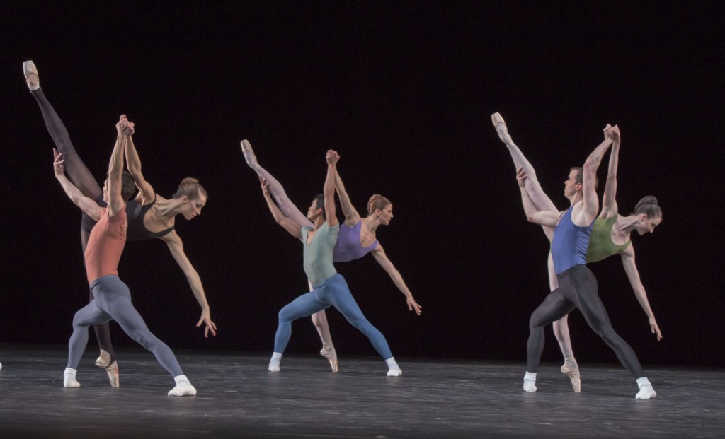 5. B.Narnhammer, A.Inculet, S.Locsin, C.Schoch, M.Foster and N.Guth, “Moves” by J.Robbins © The Jerome Robbins Rights Trust, Ballett am Rhein © G.Weigelt 2015