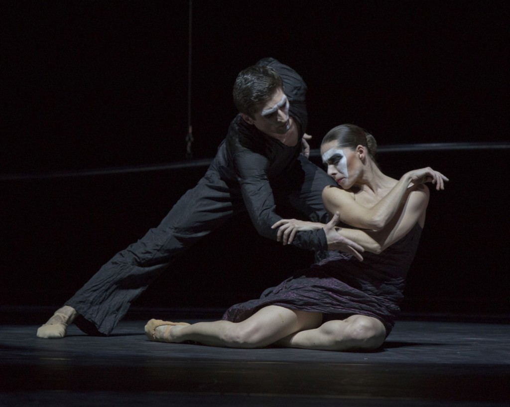 8. A.Boyetskyy and J.Thirault, “ein Wald – ein See” by M.Schläpfer, Ballett am Rhein © G.Weigelt 2015