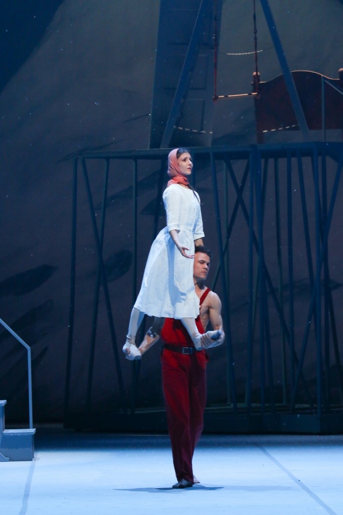 4. A.Cojocaru  and C.Jung, “Peer Gynt” by J.Neumeier, Hamburg Ballet © H.Badekow 2015