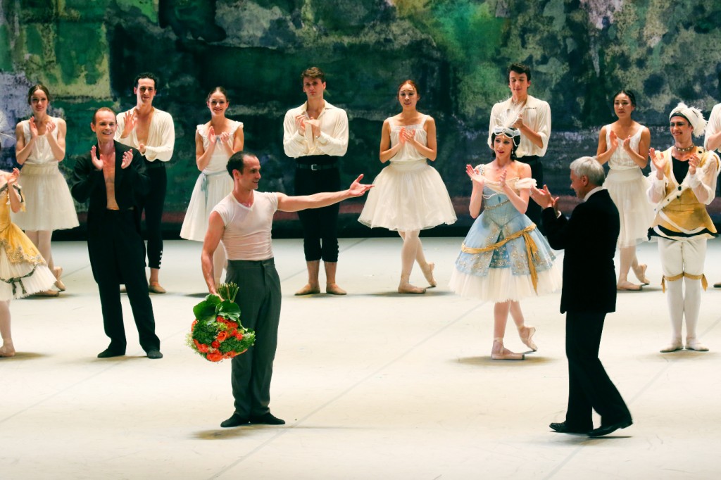 7. O.Bubeníček, J.Neumeier and ensemble, Nijinsky-Gala XLI, Hamburg Ballet © H.Badekow 2015