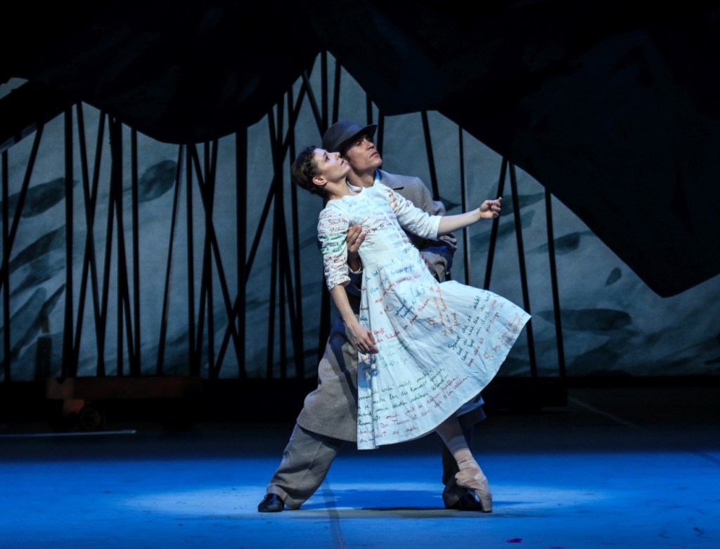 8. C.Jung and A.Cojocaru, “Peer Gynt” by J.Neumeier, Hamburg Ballet © H.Badekow 2015