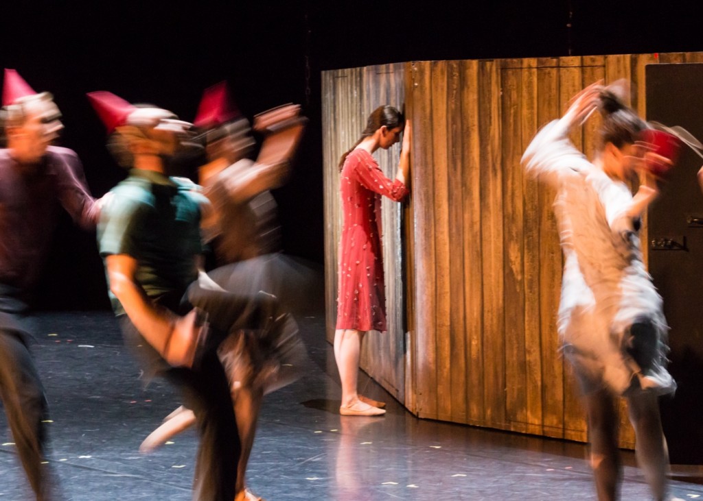 11. J.Weiss and ensemble, Walking Mad by J.Inger, Semperoper Ballet, photo I.Whalen