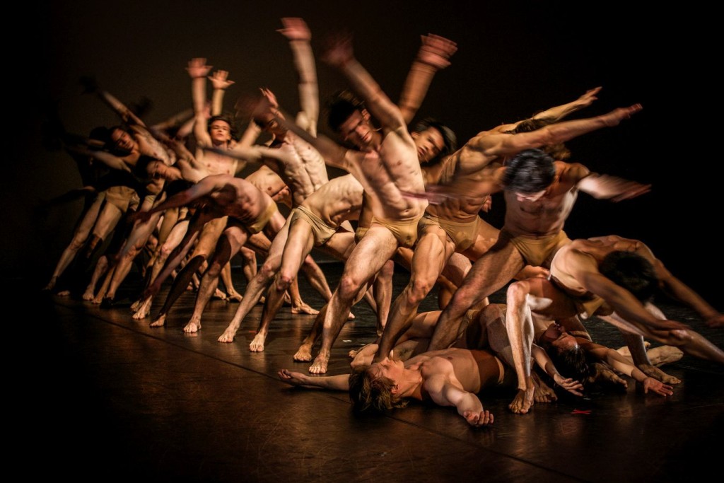 16. Ensemble, Le Sacre by J.Neumeier, Hamburg Ballet © S.Ballone