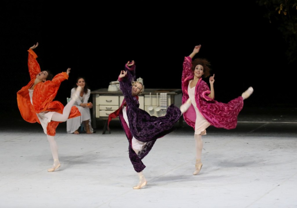 1. L.Heylmann, S.Azzoni, C.Agüero and H.Bouchet, "A Cinderella Story" by J.Neumeier, photo: Holger Badekow