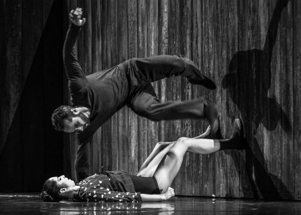 8. J.Weiss and F.Voranger, "Walking Mad" by Johan Inger, photo: Ian Whalen