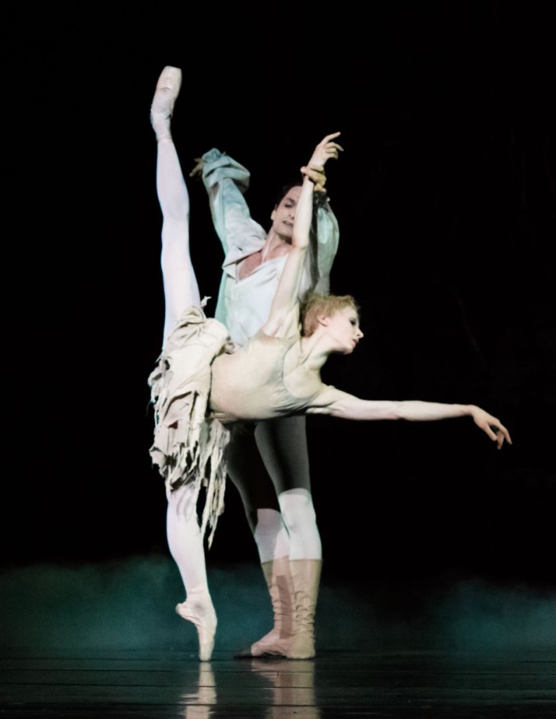 9. M.Hamilton and J.Bubeniček, “Manon” by K.MacMillan, photo: Ian Whalen