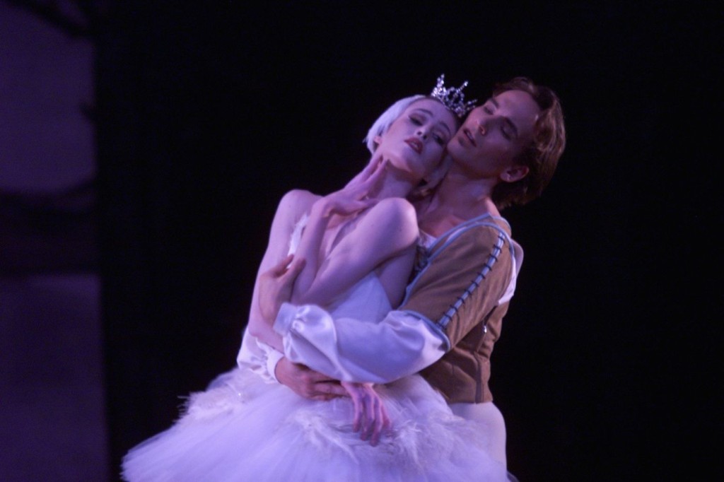 6. B.Breiner and J.Jelinek, “Swan Lake” by J.Cranko, Stuttgart Ballet © B.Weisbrod