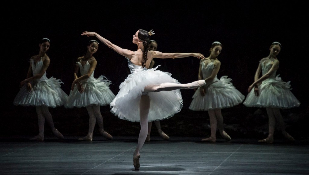 5. V.Kapitonova and ensemble,“Swan Lake” by M.Petipa and L.Ivanov with additional choreography by A.Ratmansky, Ballet Zurich