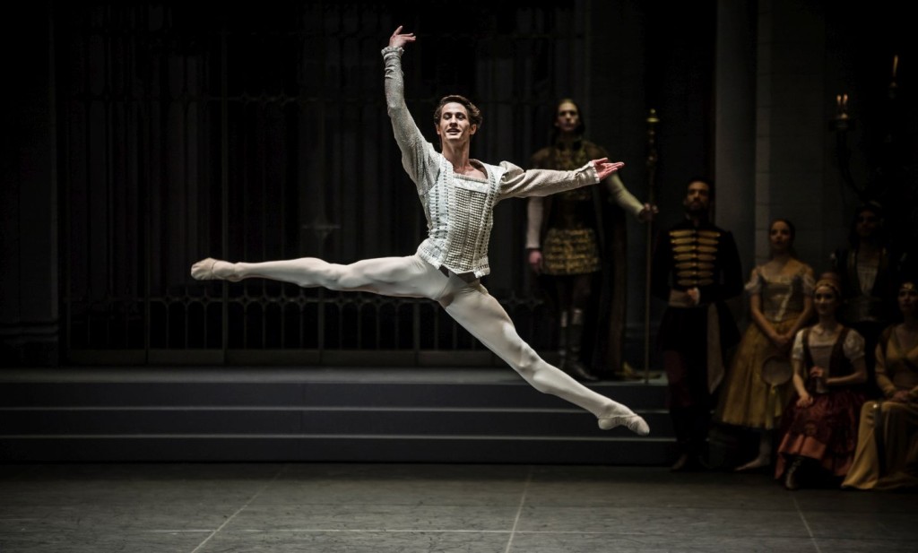 12. A.Jones, “Swan Lake” by M.Petipa and L.Ivanov with additional choreography by A.Ratmansky, Ballet Zurich and Junior Ballet Zurich