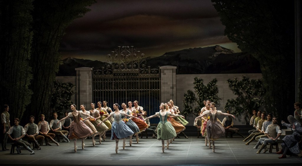 2. Ensemble, “Swan Lake” by M.Petipa and L.Ivanov with additional choreography by A.Ratmansky, Ballet Zurich and Junior Ballet Zurich 