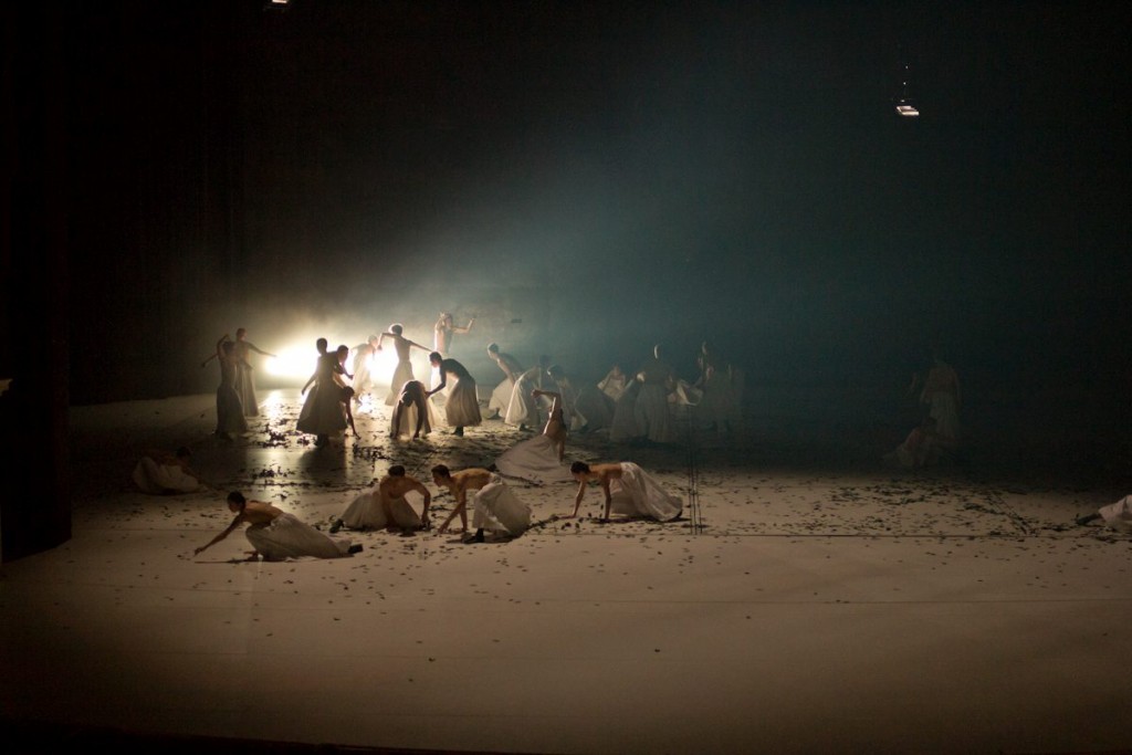 6. Ensemble, “COW” by A.Ekman, Semperoper Ballet © T.M.Rives