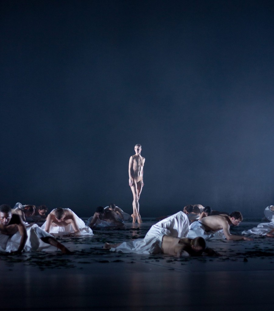 5. S.Gileva and ensemble, “COW” by A.Ekman, Semperoper Ballet © T.M.Rives