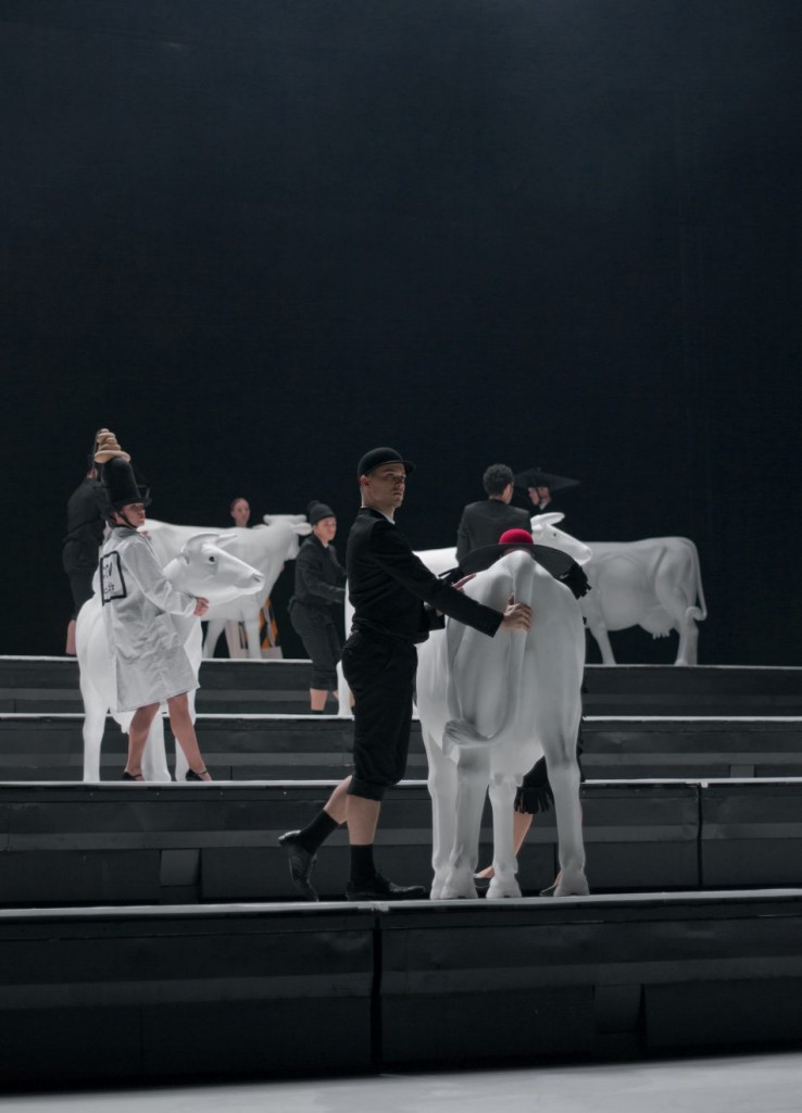 2. A.Mariani, G.Haw and J.Schmidt, “COW” by A.Ekman, Semperoper Ballet © T.M.Rives