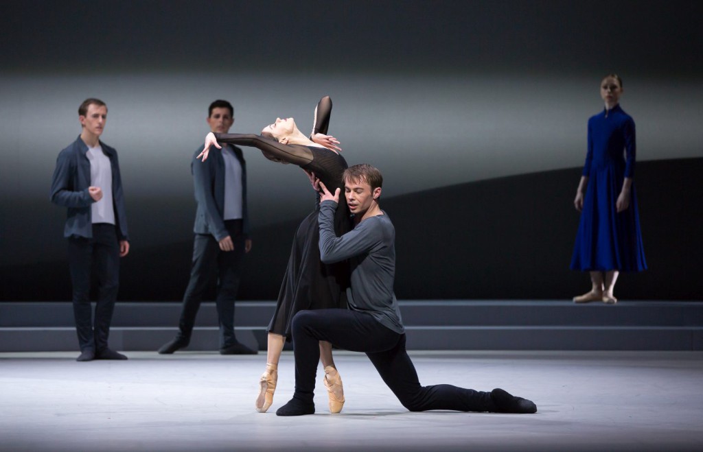 3. S.Martin, C.Harrison and ensemble, “Swan Lake” by D.Dawson, Scottish Ballet © Scottish Ballet 2016